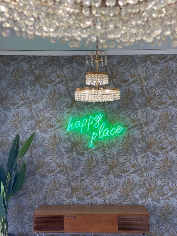 Happy Place! Big, Bright & Central - Ideal For Families And Groups Of Friends Patras Eksteriør billede
