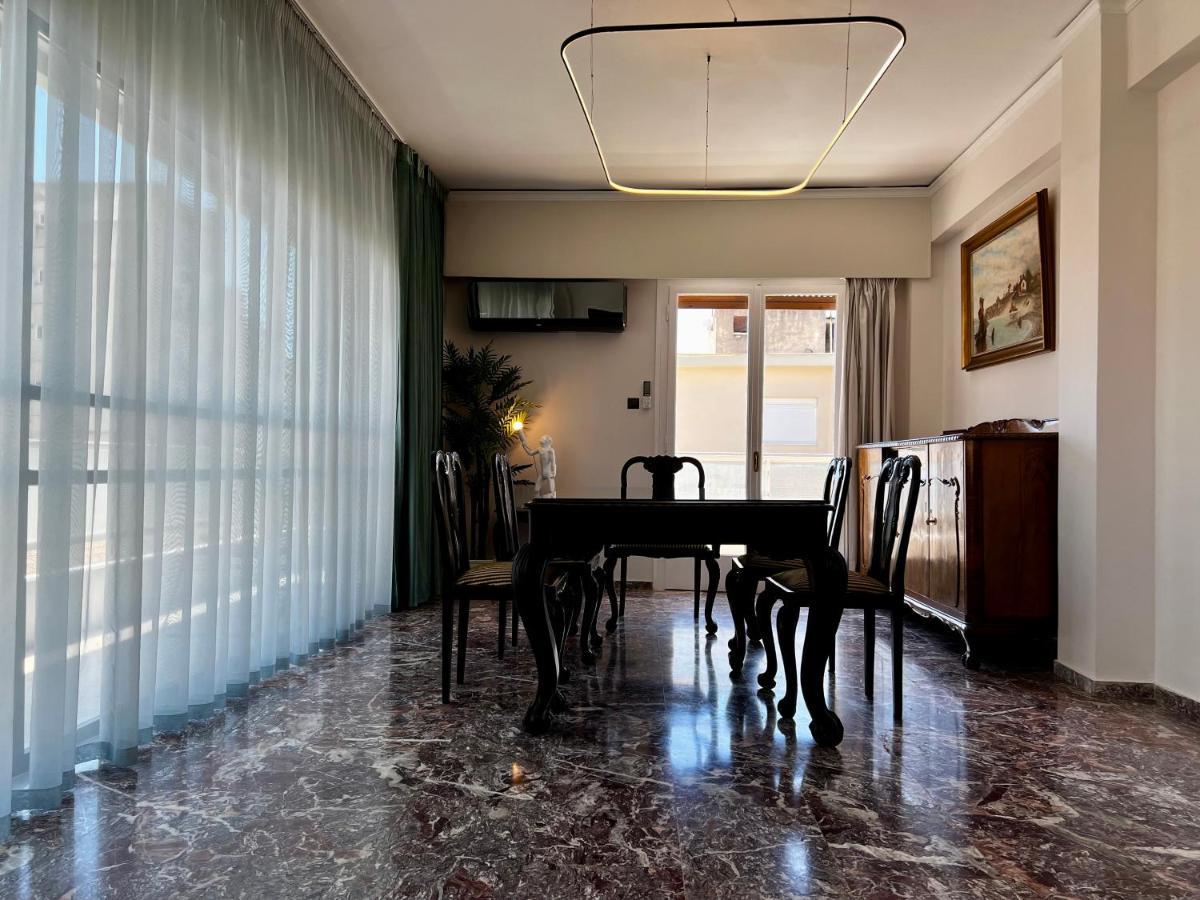 Happy Place! Big, Bright & Central - Ideal For Families And Groups Of Friends Patras Eksteriør billede